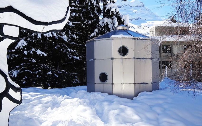 En mars 2016, l’artiste Emilien Adage est sollicité par la chaîne Arte pour enregistrer un sujet pour l’émission « Atelier A » au Centre d'Art de Flaine